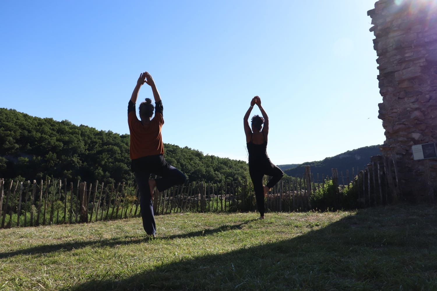 Visite et yoga à la forteresse de Penne