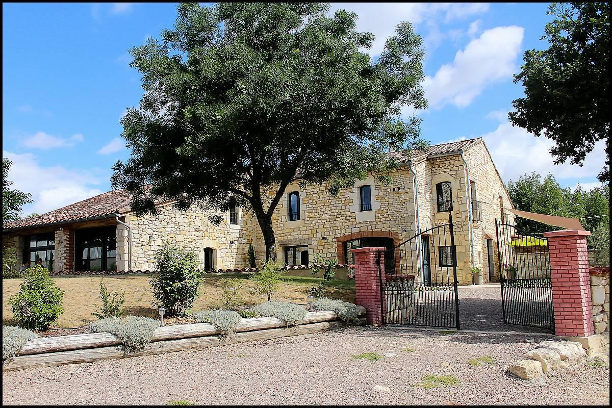 Bâtisse typique du gaillacois transformée en grand gîte